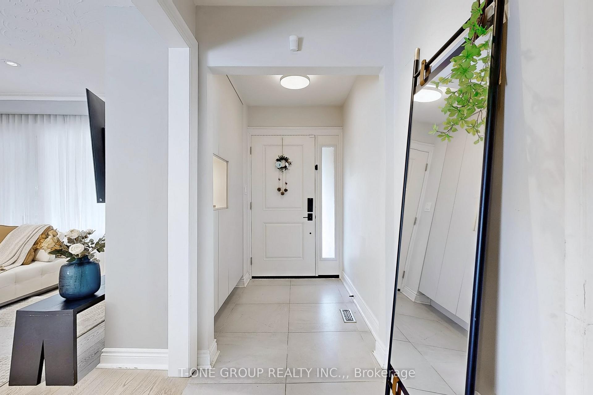 Photo 13 of 1 Ferncrest Gate, Scarborough, L'Amoreaux — HOMEH