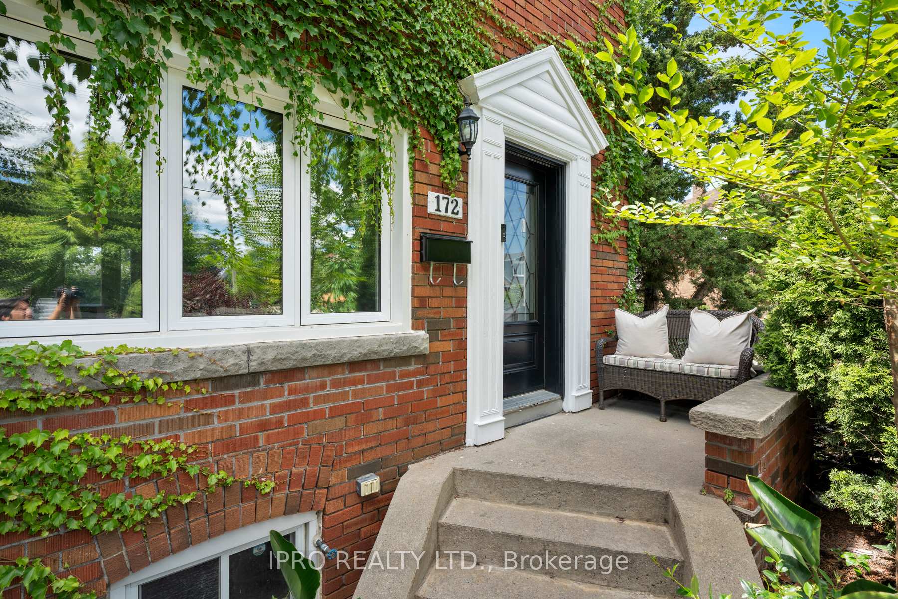 Front of 172 Woodycrest Avenue