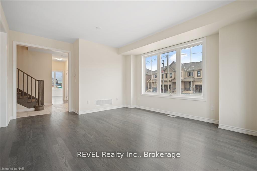 Photo 10 of 71 Sun Haven Lane, Thorold, Rolling Meadows — HOMEH