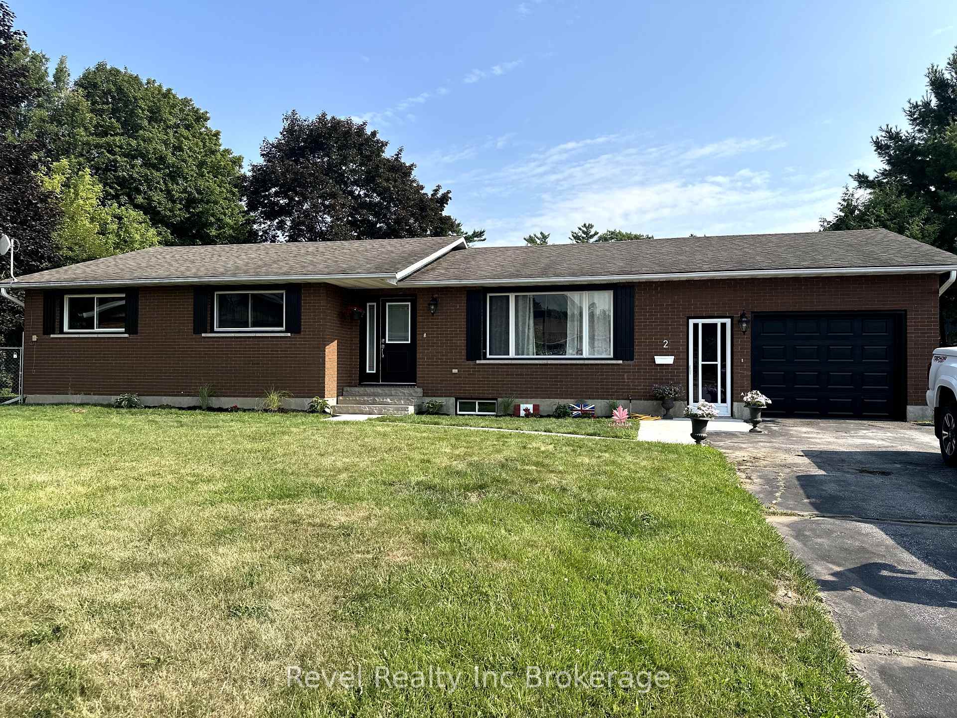 Photo 1 of 2 Richards Court, Tillsonburg — HOMEH
