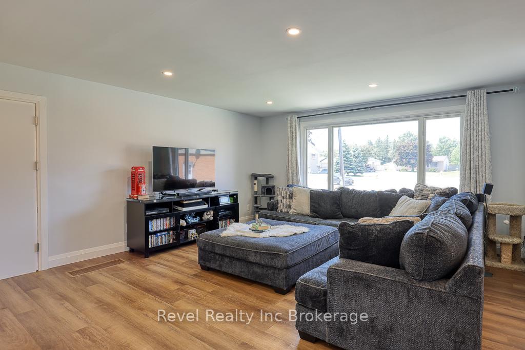 Photo 13 of 2 Richards Court, Tillsonburg — HOMEH