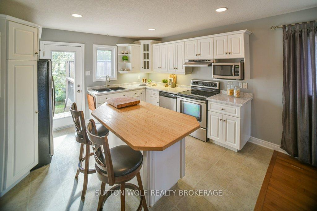 Photo 9 of 82 Laura Lane, Strathroy-Caradoc, NE — HOMEH