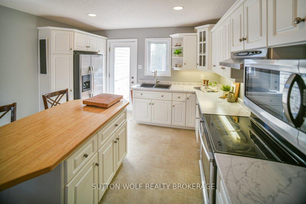 Photo 10 of 82 Laura Lane, Strathroy-Caradoc, NE — HOMEH