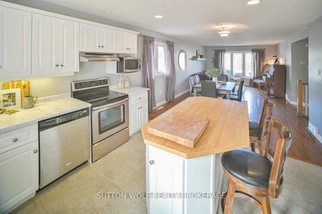 Photo 11 of 82 Laura Lane, Strathroy-Caradoc, NE — HOMEH