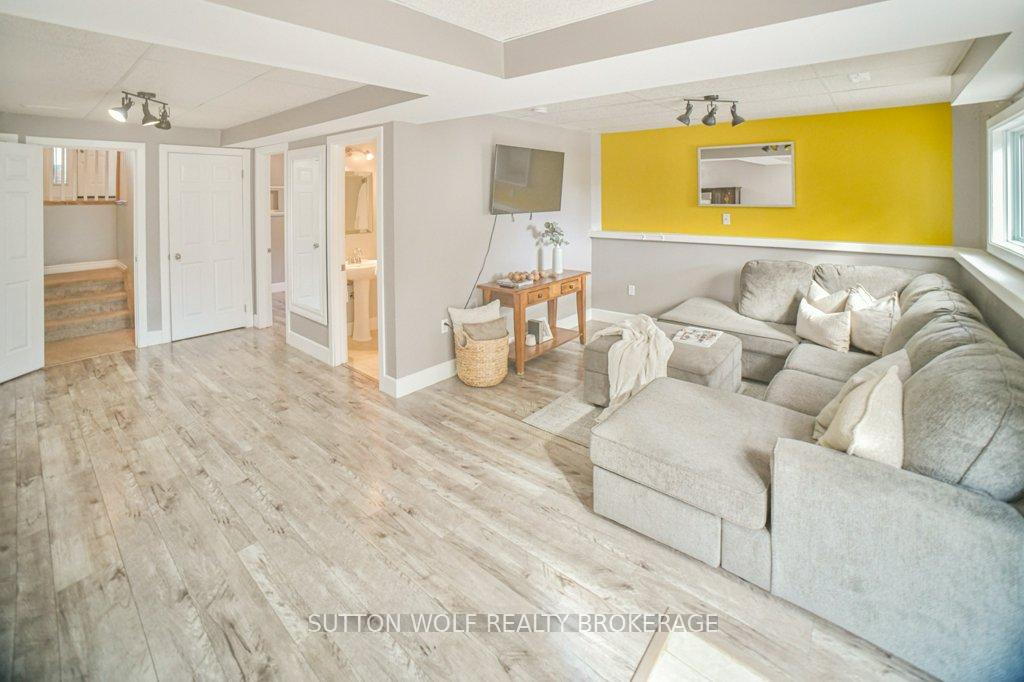 Photo 20 of 82 Laura Lane, Strathroy-Caradoc, NE — HOMEH
