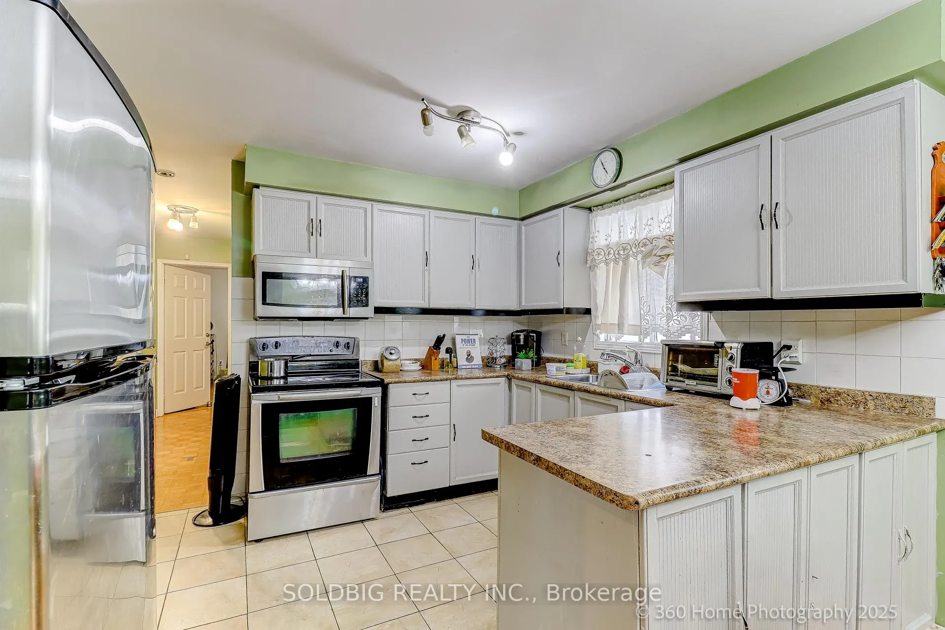 Photo 18 of 610 Vaughan Road, Toronto, Oakwood Village — HOMEH