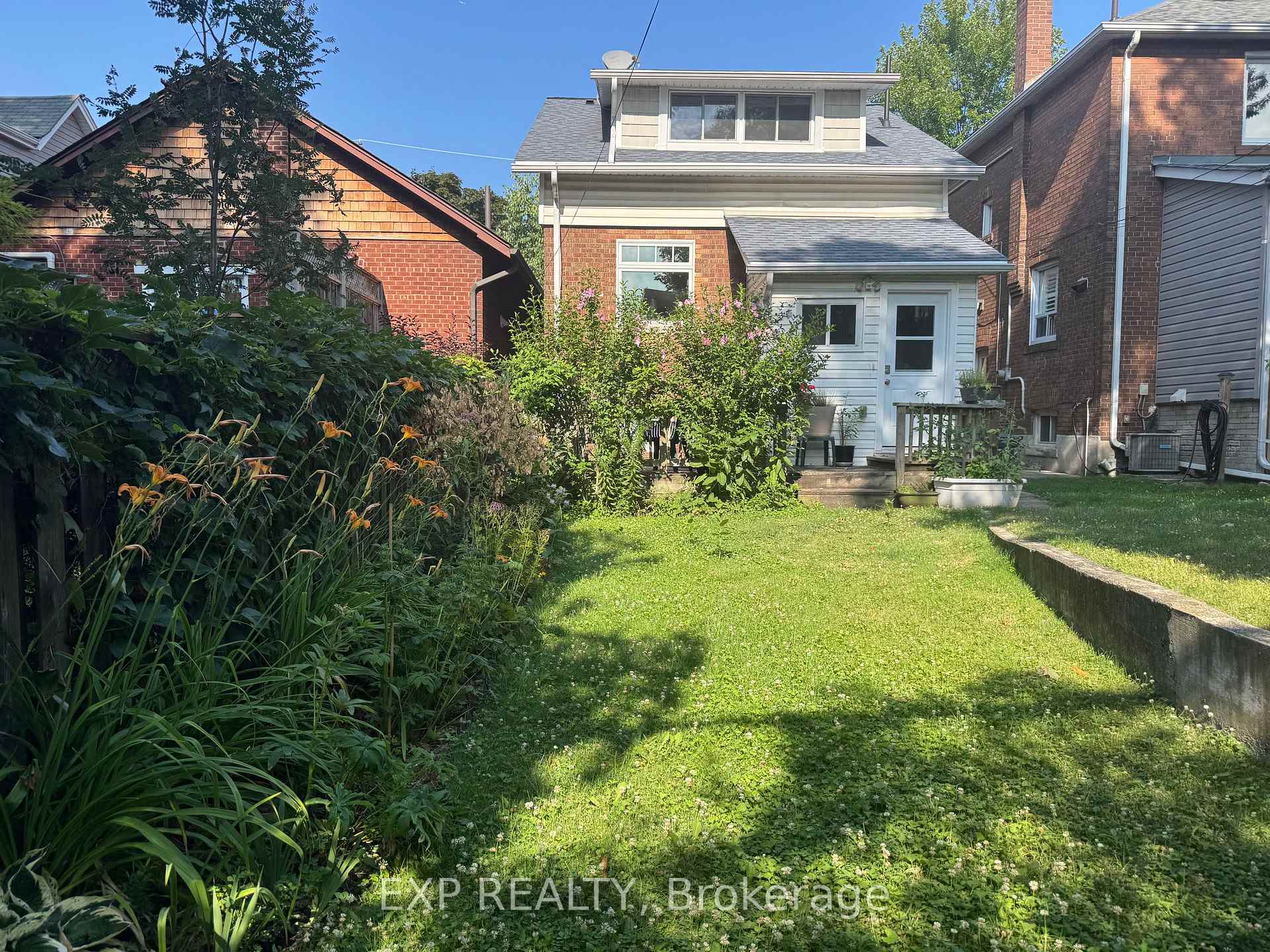 Photo 17 of 212 Bingham Avenue, Toronto, East End-Danforth — HOMEH