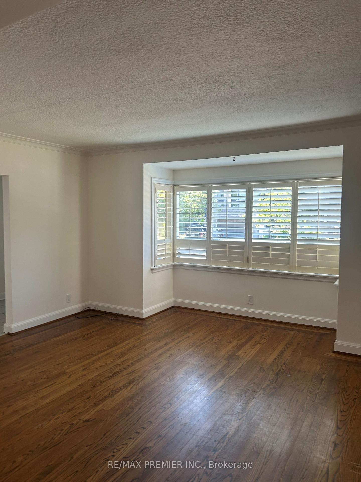 Photo 2 of 89 Mcgillivray Avenue, Toronto, Bedford Park-Nortown — HOMEH