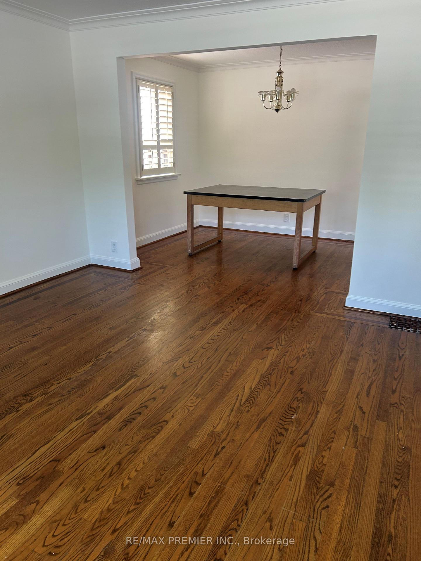 Photo 3 of 89 Mcgillivray Avenue, Toronto, Bedford Park-Nortown — HOMEH