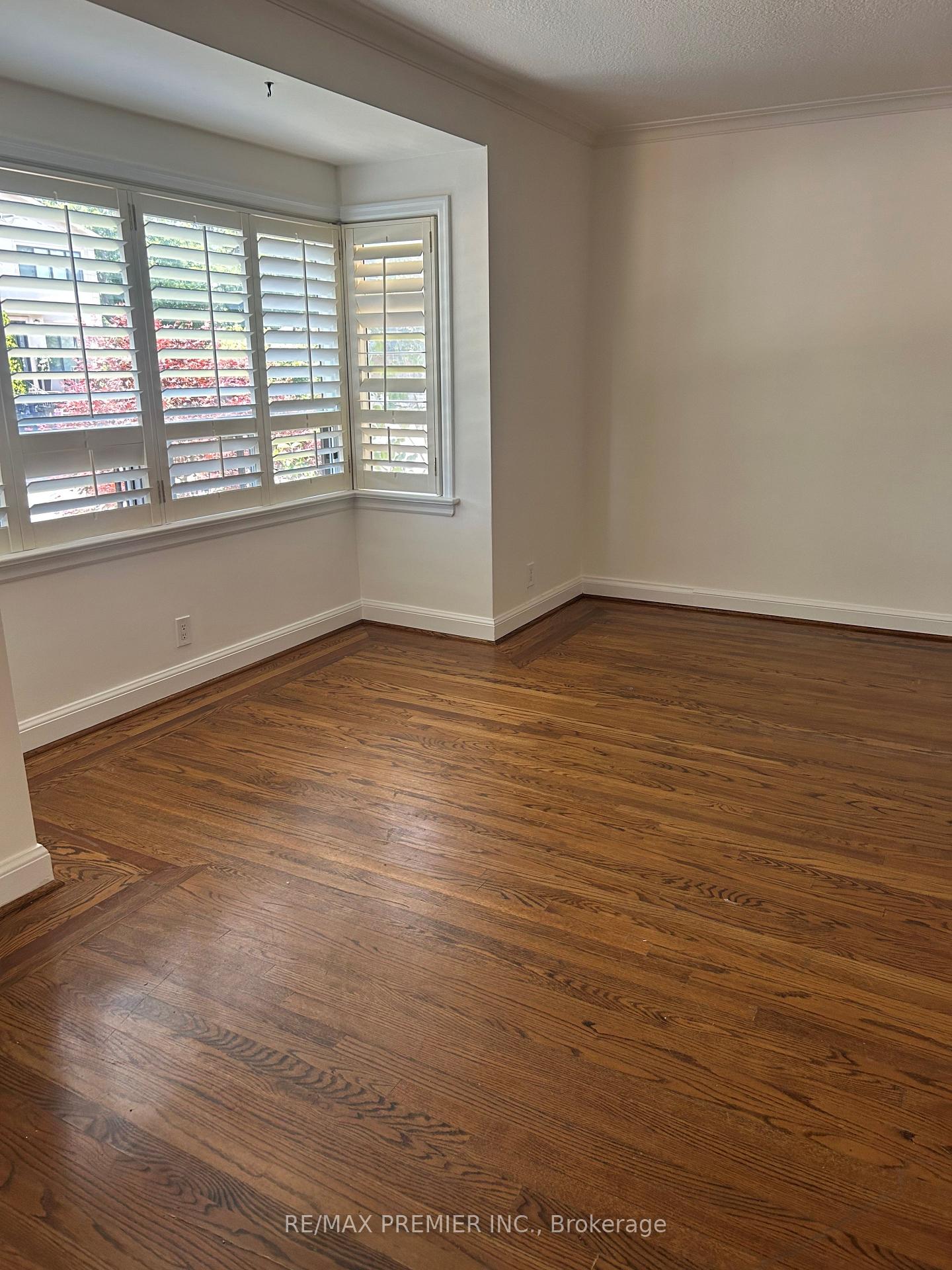Photo 4 of 89 Mcgillivray Avenue, Toronto, Bedford Park-Nortown — HOMEH