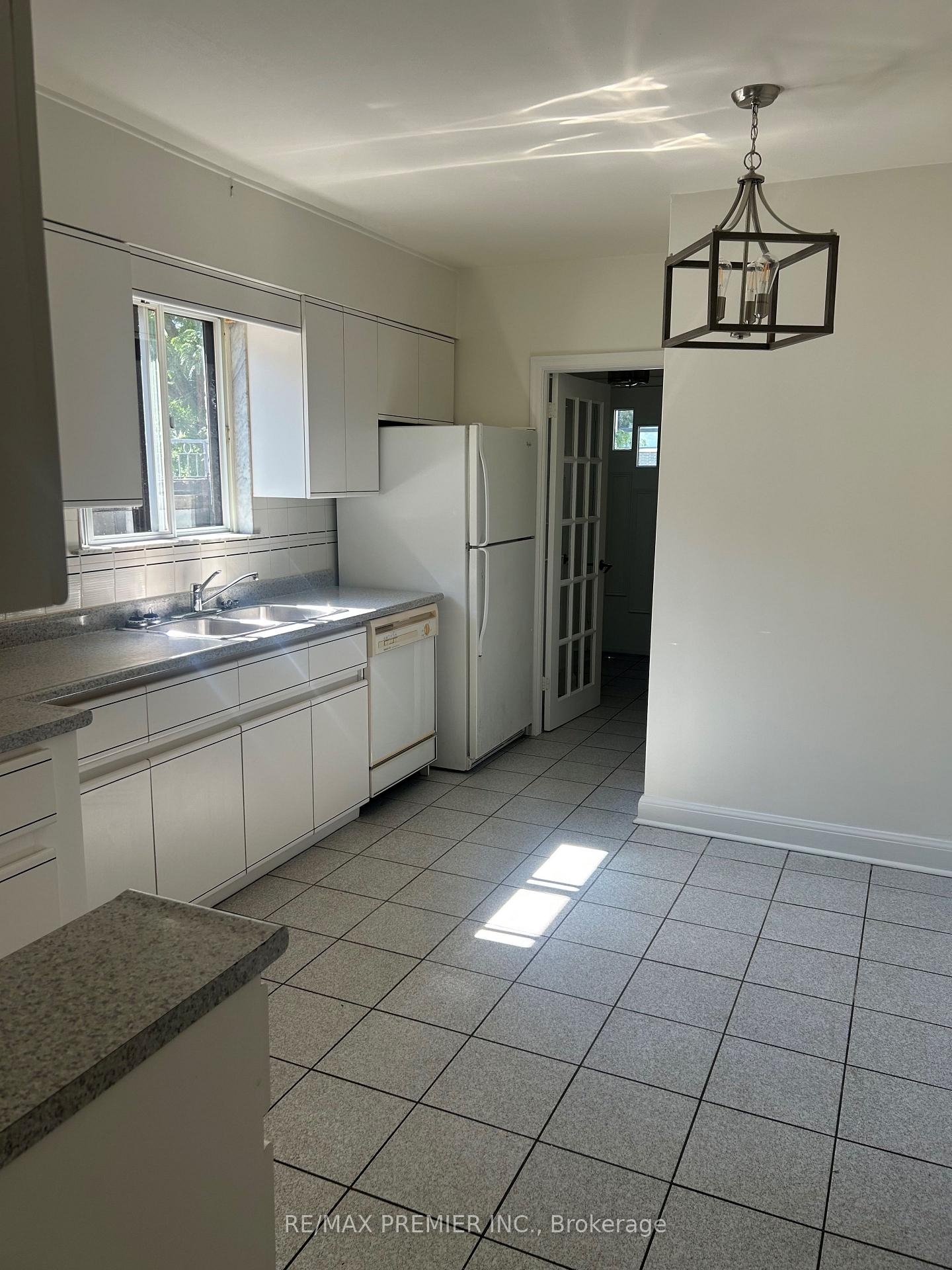 Photo 5 of 89 Mcgillivray Avenue, Toronto, Bedford Park-Nortown — HOMEH