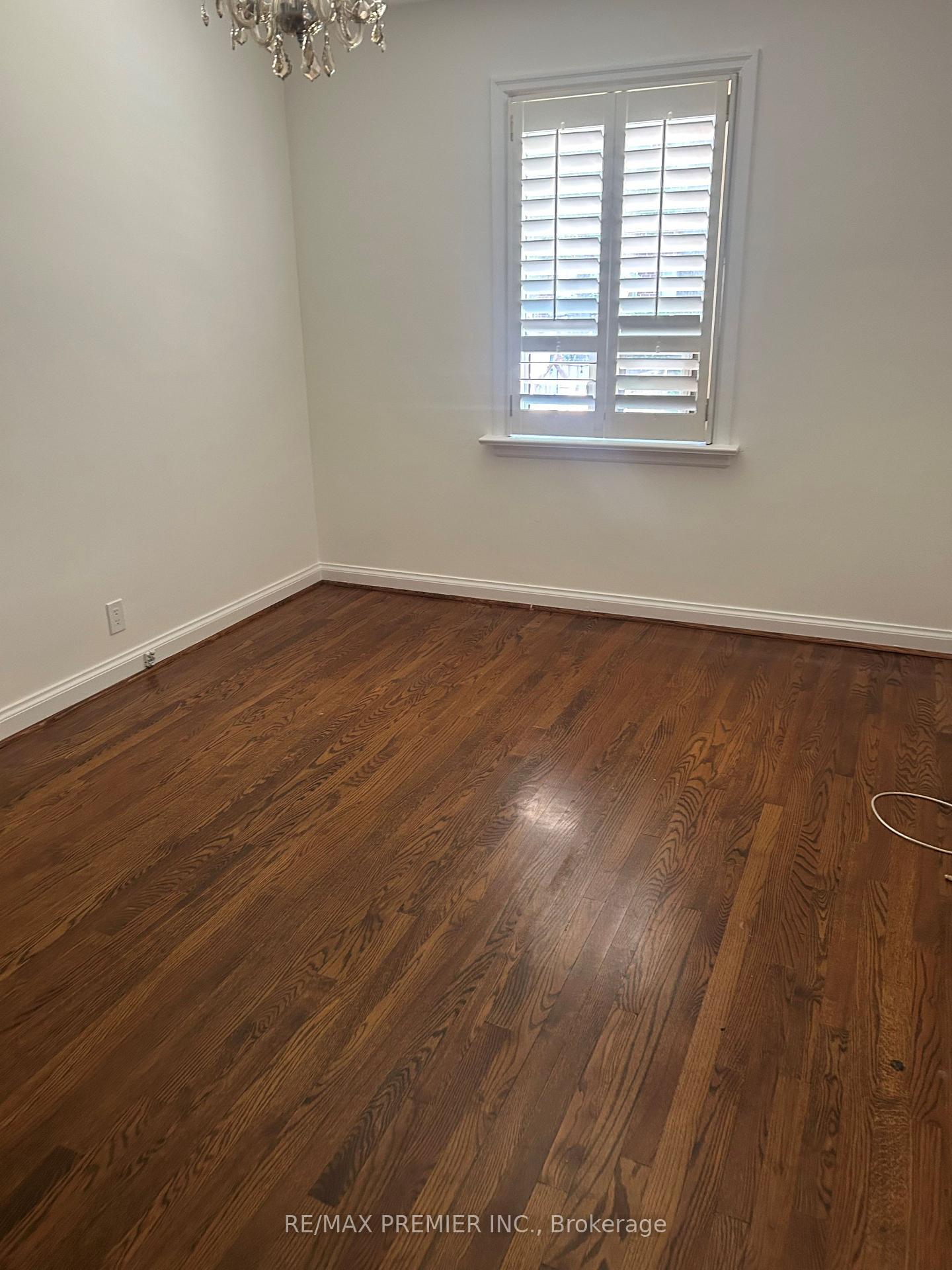 Photo 8 of 89 Mcgillivray Avenue, Toronto, Bedford Park-Nortown — HOMEH