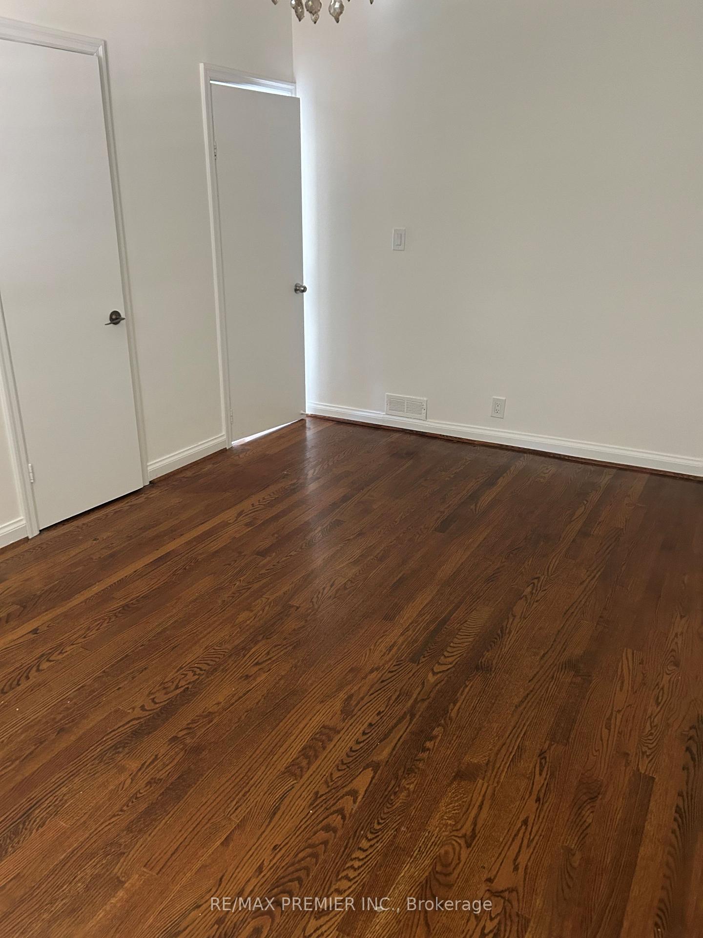 Photo 9 of 89 Mcgillivray Avenue, Toronto, Bedford Park-Nortown — HOMEH