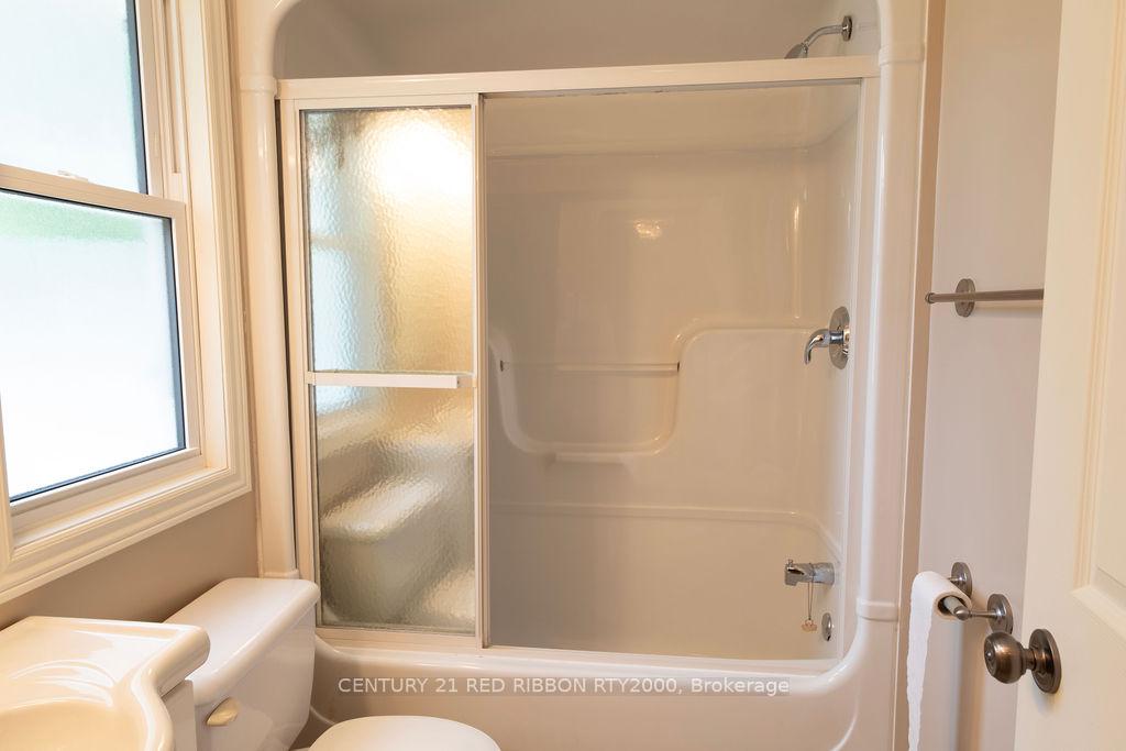 Photo 7 of 38 Bella Street, Strathroy-Caradoc, SE — HOMEH