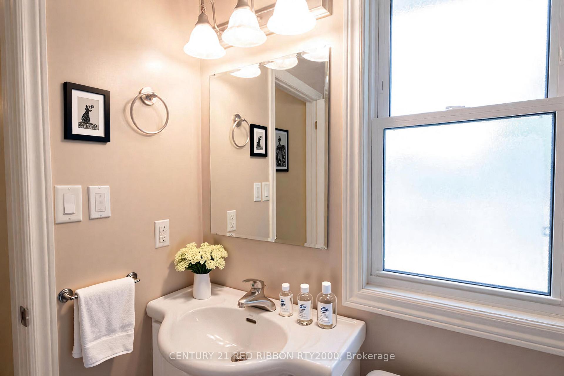 Photo 8 of 38 Bella Street, Strathroy-Caradoc, SE — HOMEH