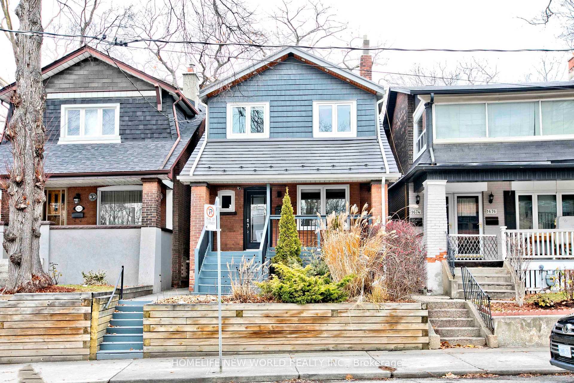 Photo 2 of 1672 Gerrard Street E, Toronto, Woodbine Corridor — HOMEH