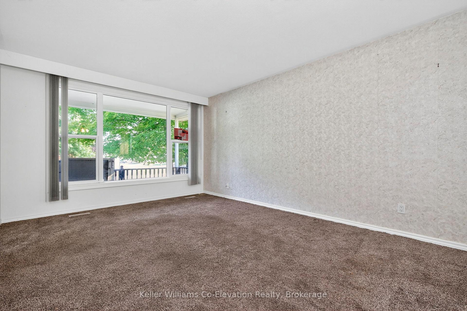 Photo 4 of 176 Bay Street, Tay, Victoria Harbour — HOMEH