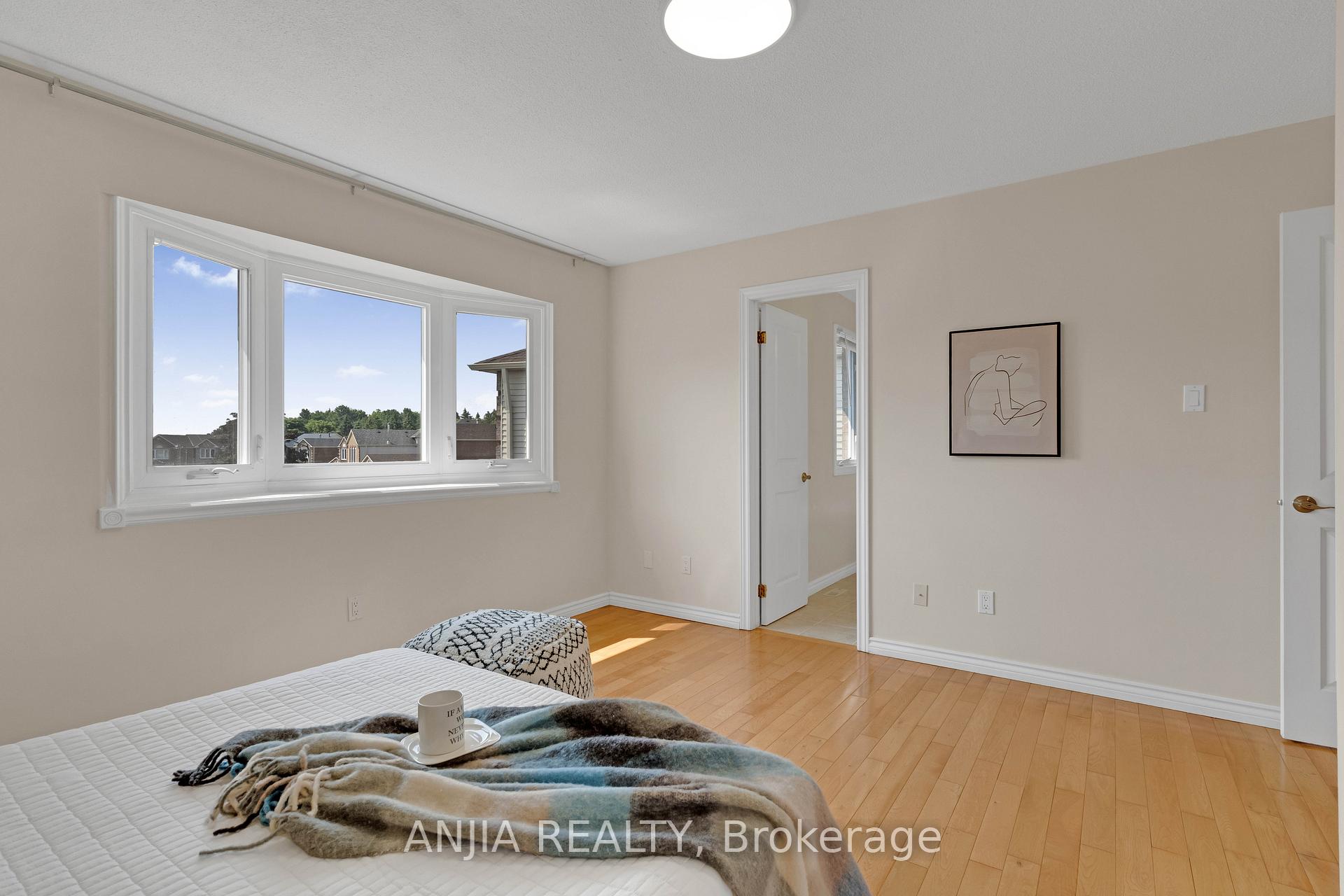 Photo 19 of 70 Elmfield Crescent, Scarborough, Steeles — HOMEH