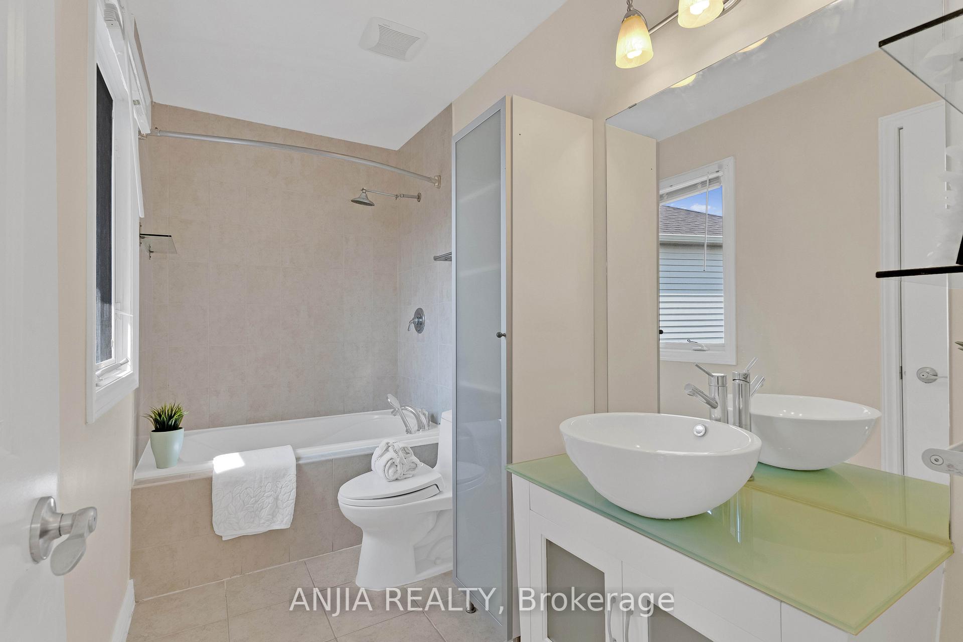 Photo 20 of 70 Elmfield Crescent, Scarborough, Steeles — HOMEH