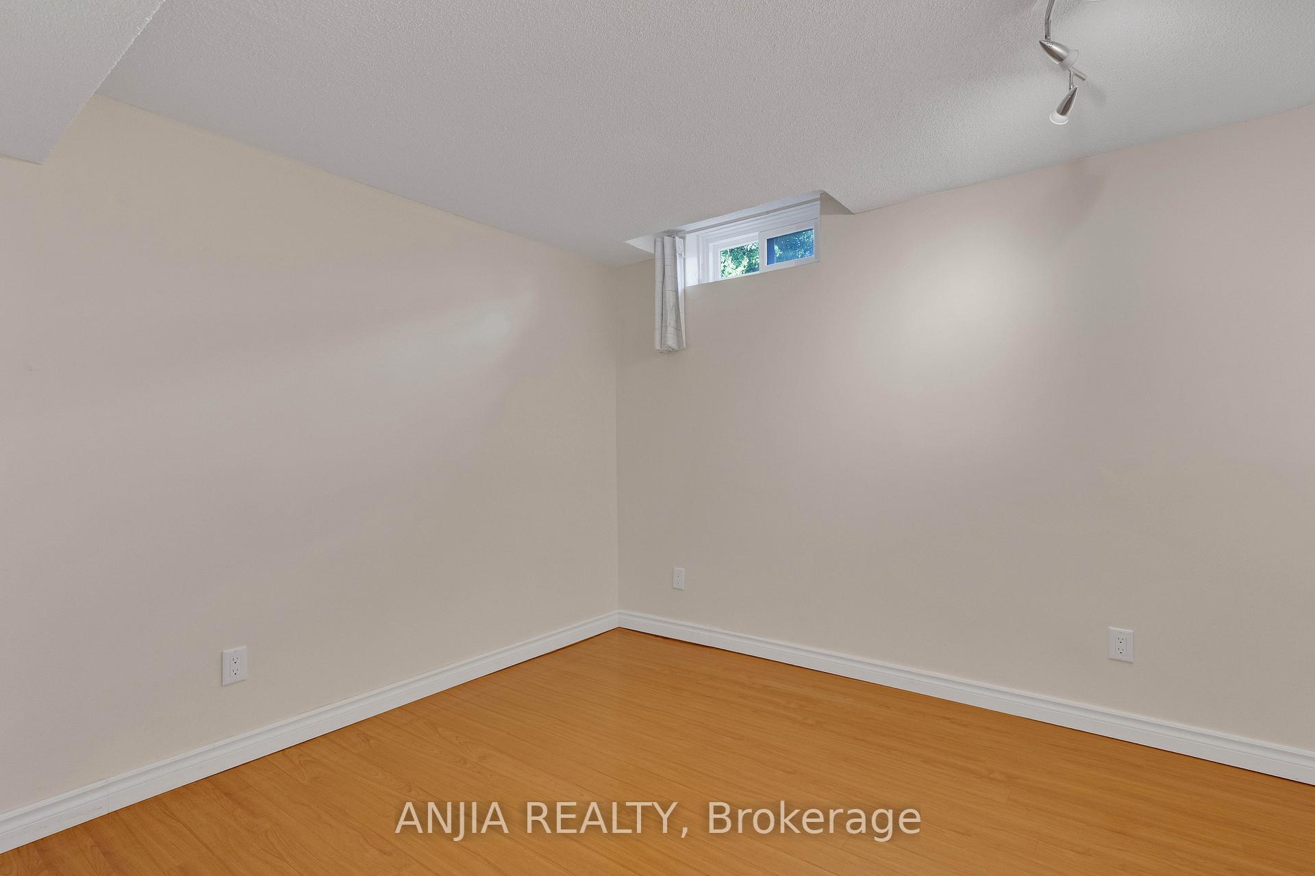 Photo 26 of 70 Elmfield Crescent, Scarborough, Steeles — HOMEH