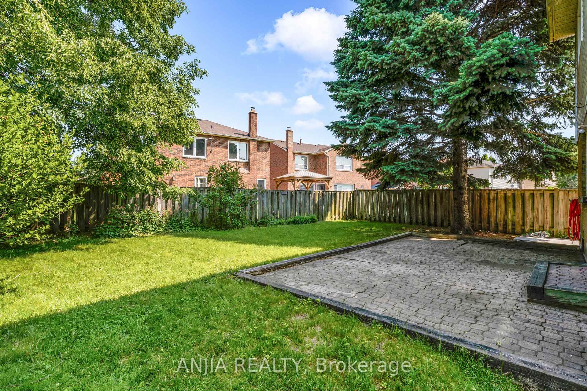 Photo 31 of 70 Elmfield Crescent, Scarborough, Steeles — HOMEH