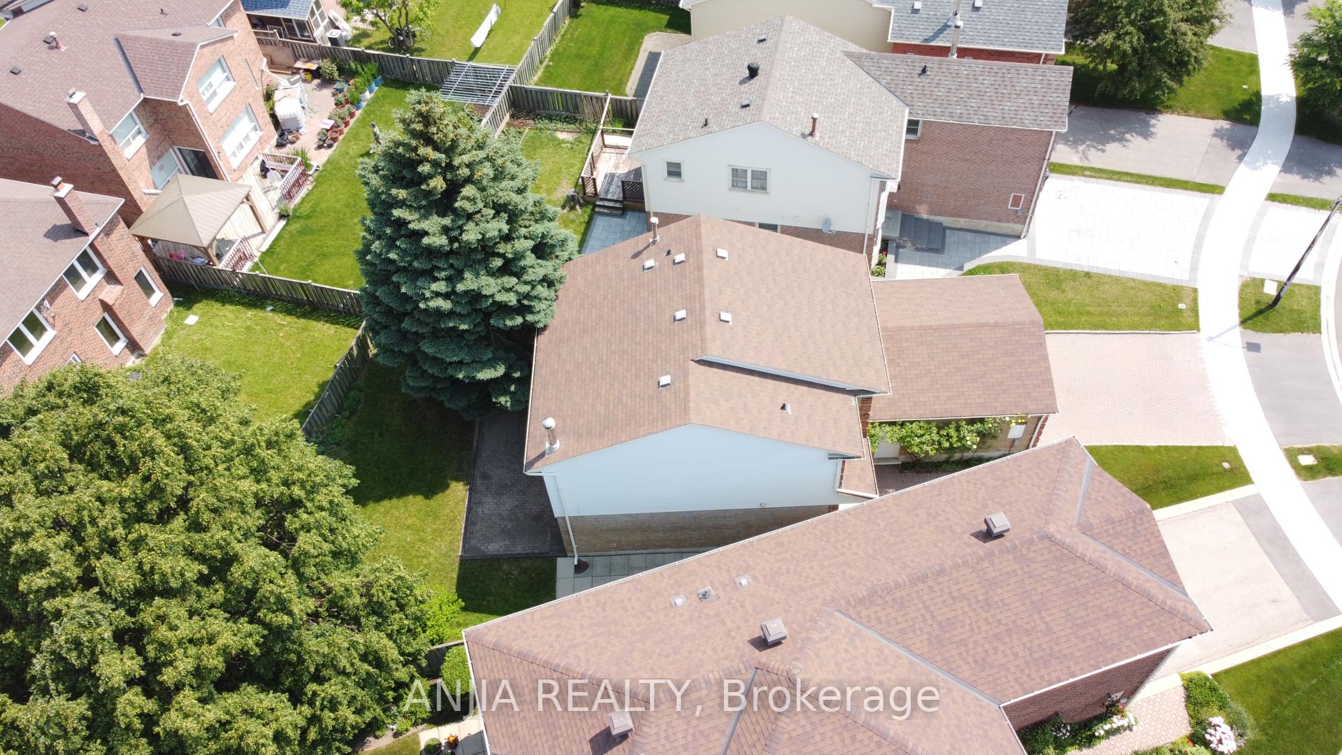 Photo 35 of 70 Elmfield Crescent, Scarborough, Steeles — HOMEH
