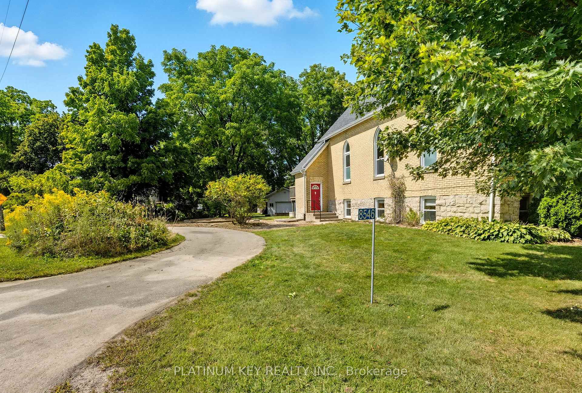 Photo 3 of 8546 Falconbridge Drive, Strathroy-Caradoc, Mount Brydges — HOMEH
