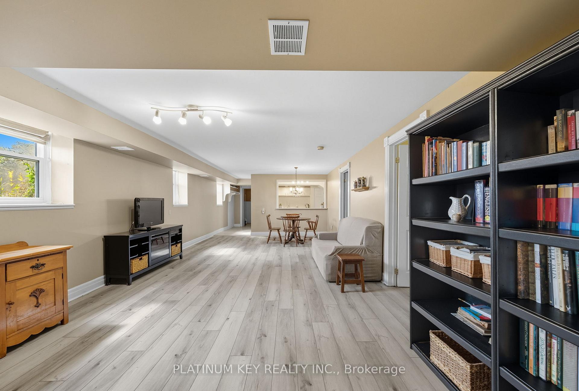 Photo 5 of 8546 Falconbridge Drive, Strathroy-Caradoc, Mount Brydges — HOMEH