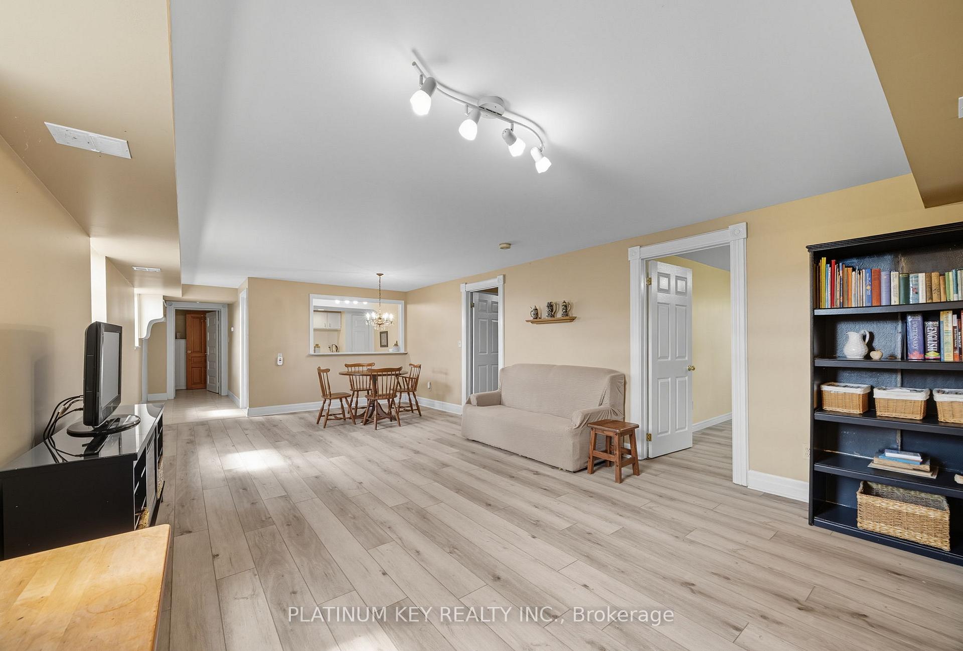 Photo 6 of 8546 Falconbridge Drive, Strathroy-Caradoc, Mount Brydges — HOMEH