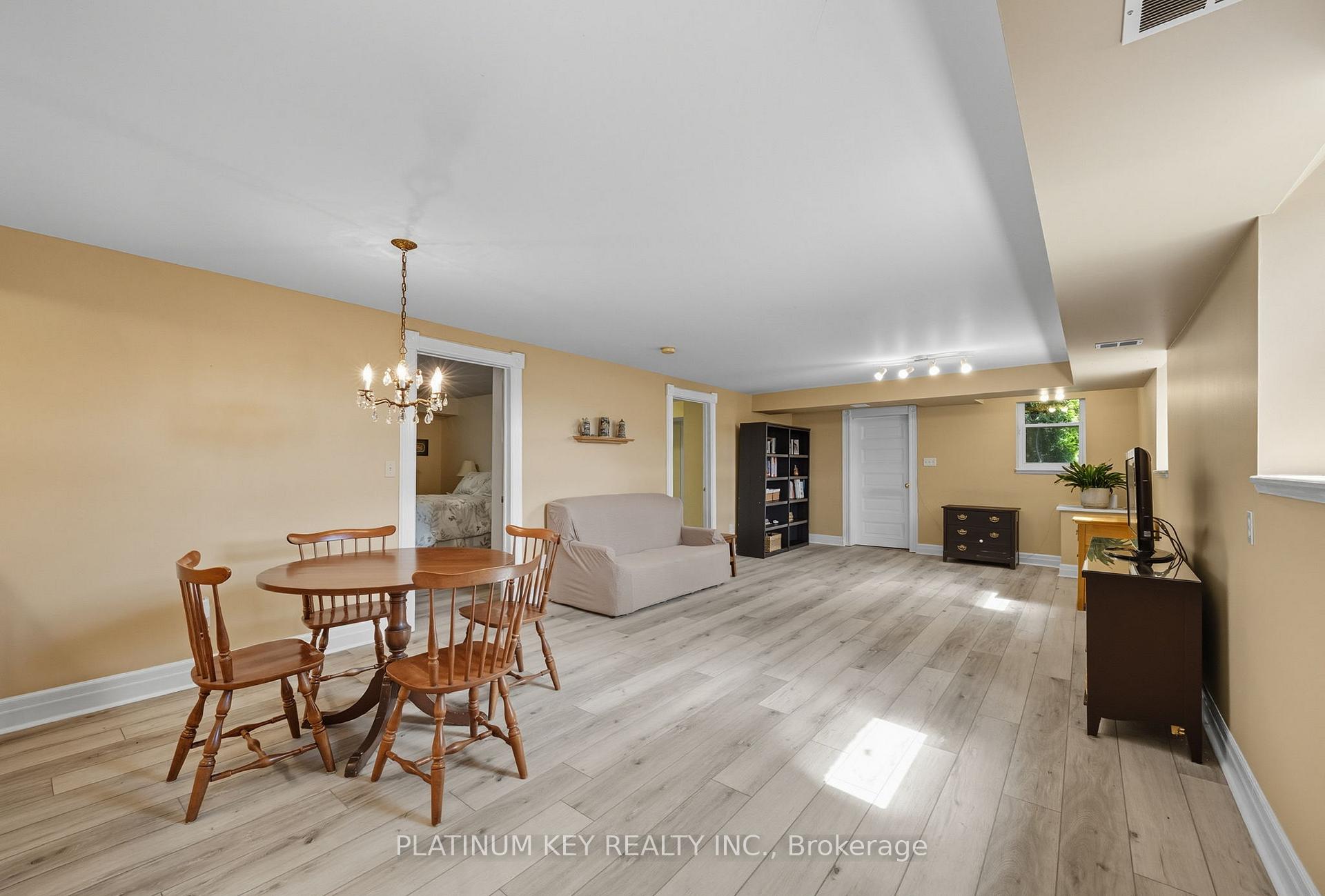 Photo 7 of 8546 Falconbridge Drive, Strathroy-Caradoc, Mount Brydges — HOMEH