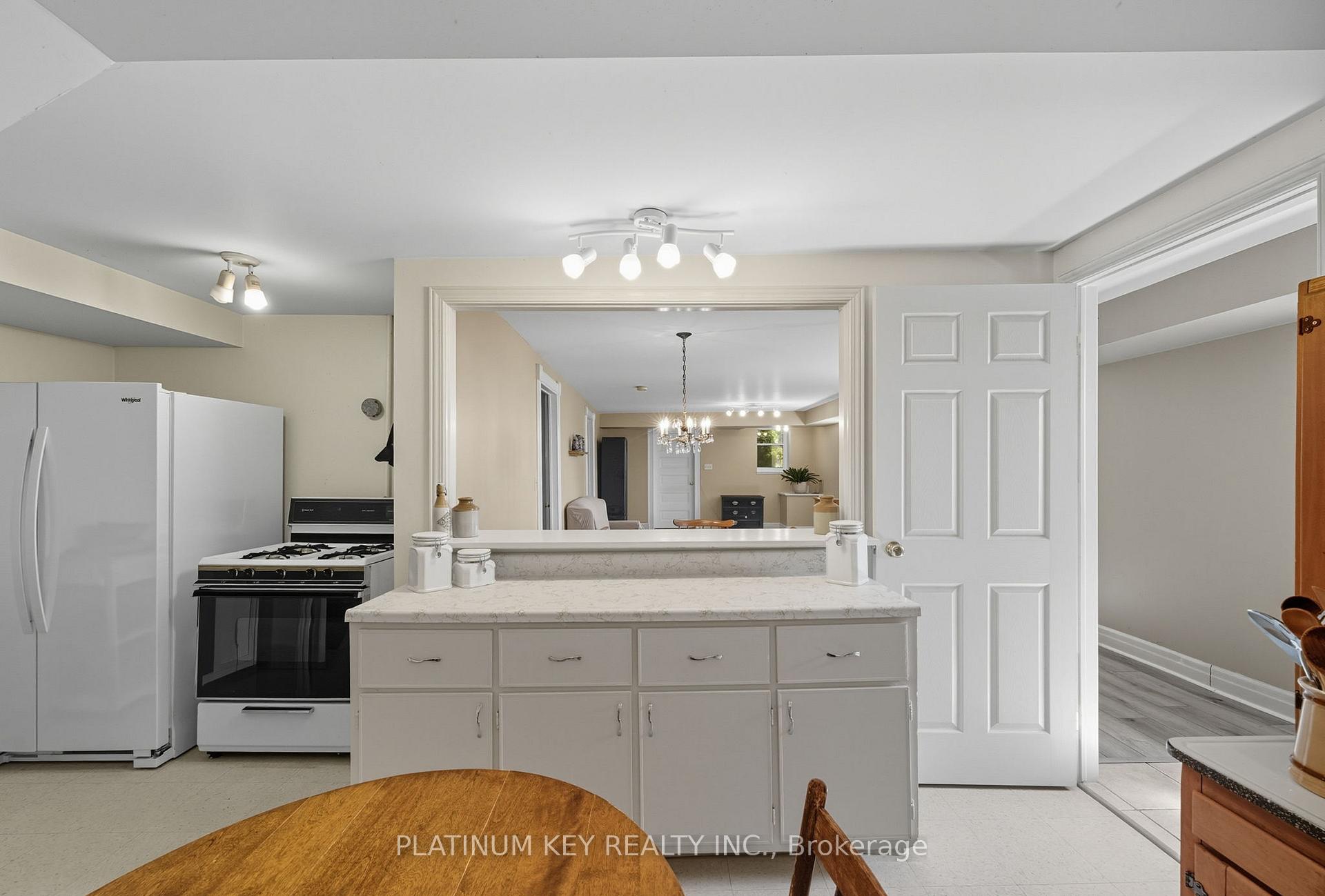 Photo 9 of 8546 Falconbridge Drive, Strathroy-Caradoc, Mount Brydges — HOMEH