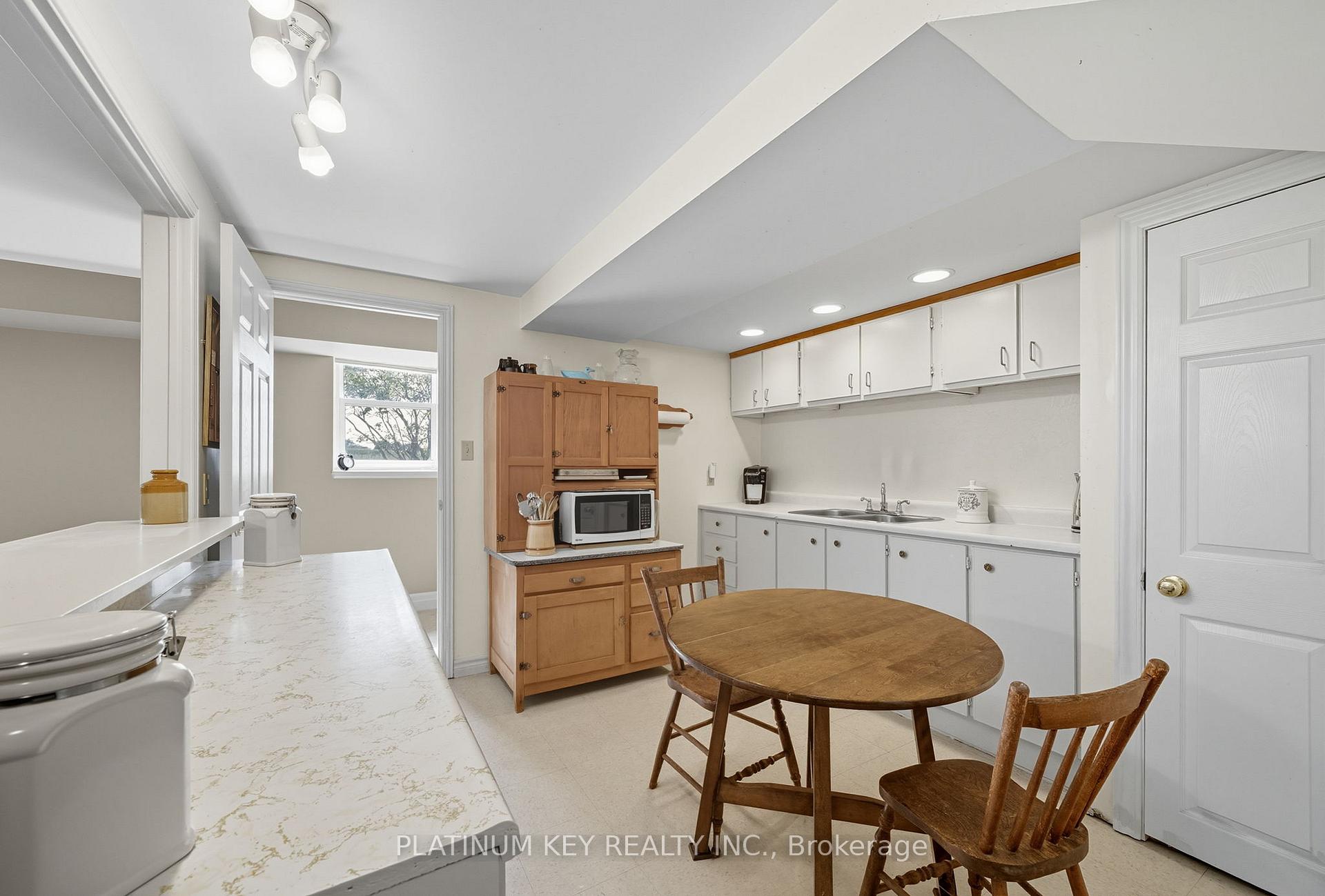 Photo 10 of 8546 Falconbridge Drive, Strathroy-Caradoc, Mount Brydges — HOMEH