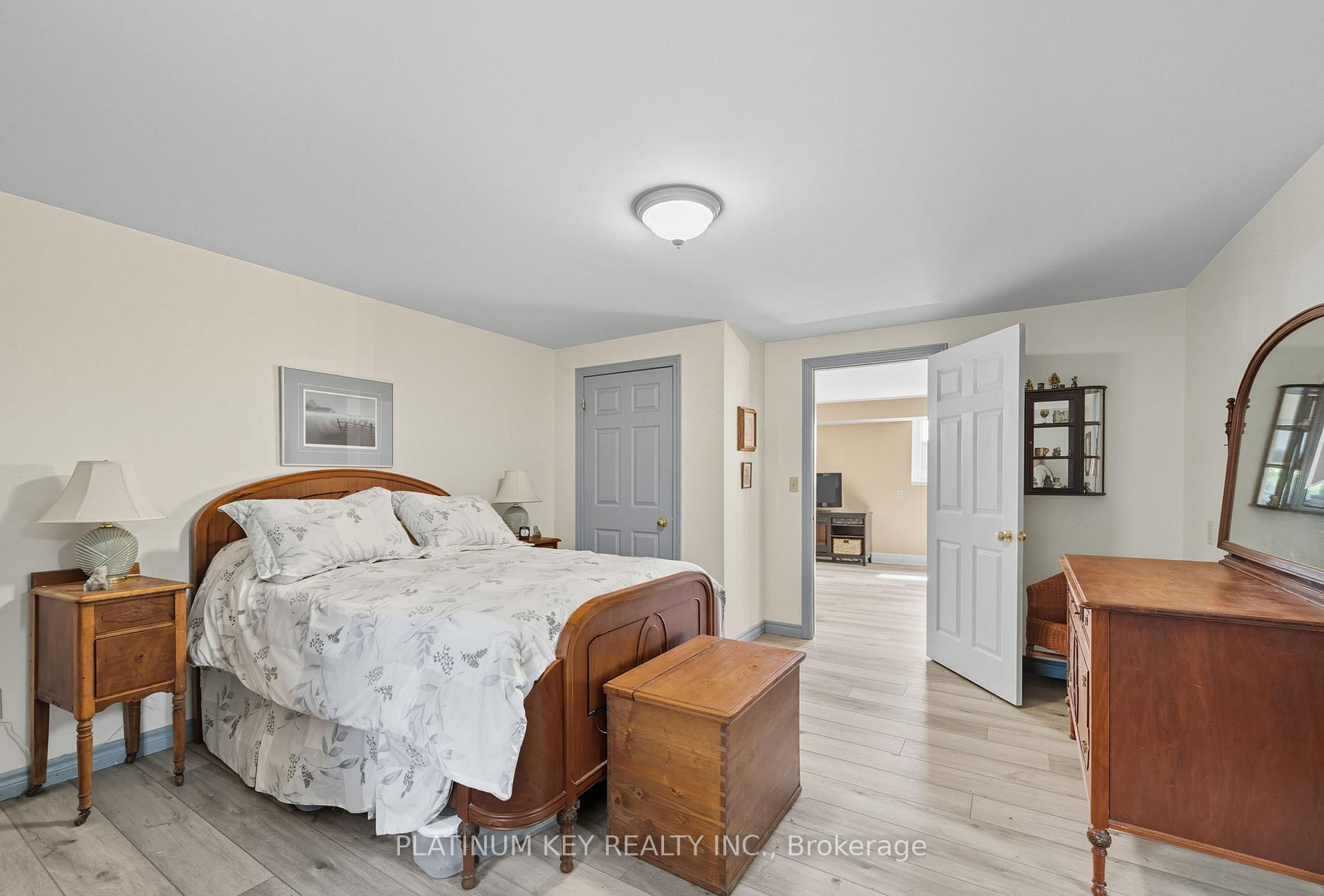 Photo 13 of 8546 Falconbridge Drive, Strathroy-Caradoc, Mount Brydges — HOMEH
