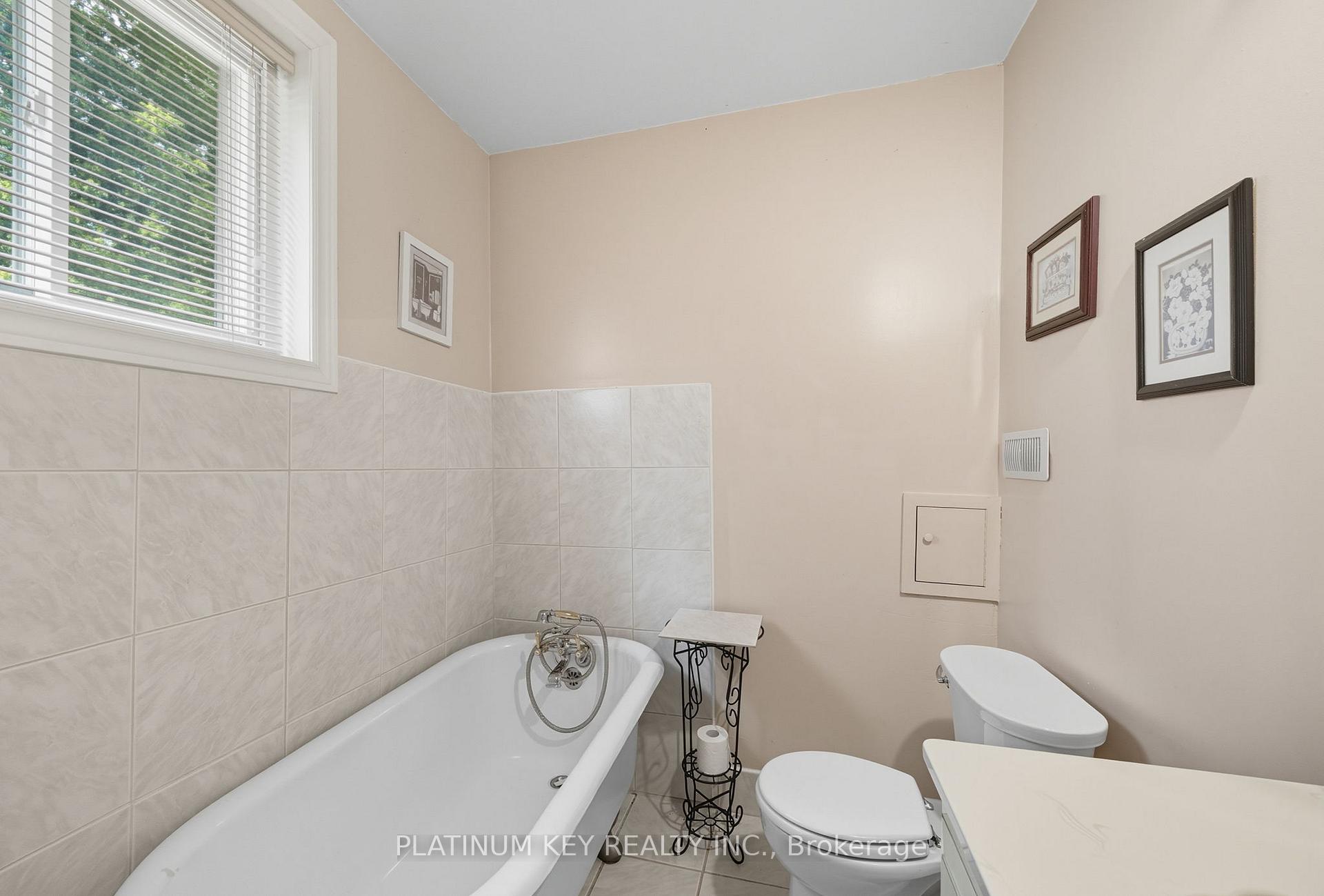 Photo 20 of 8546 Falconbridge Drive, Strathroy-Caradoc, Mount Brydges — HOMEH