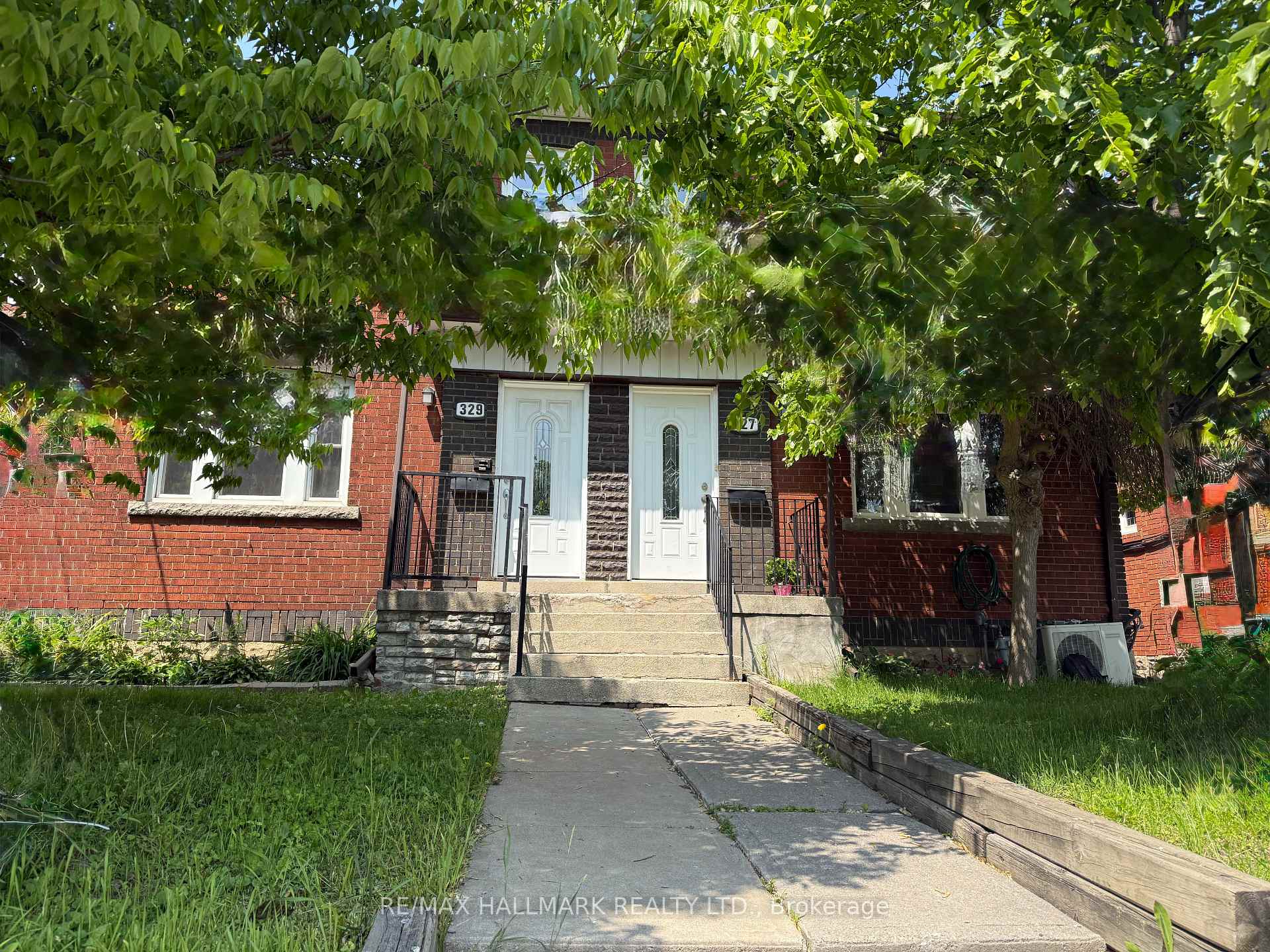 Front of 329 Vaughan Road