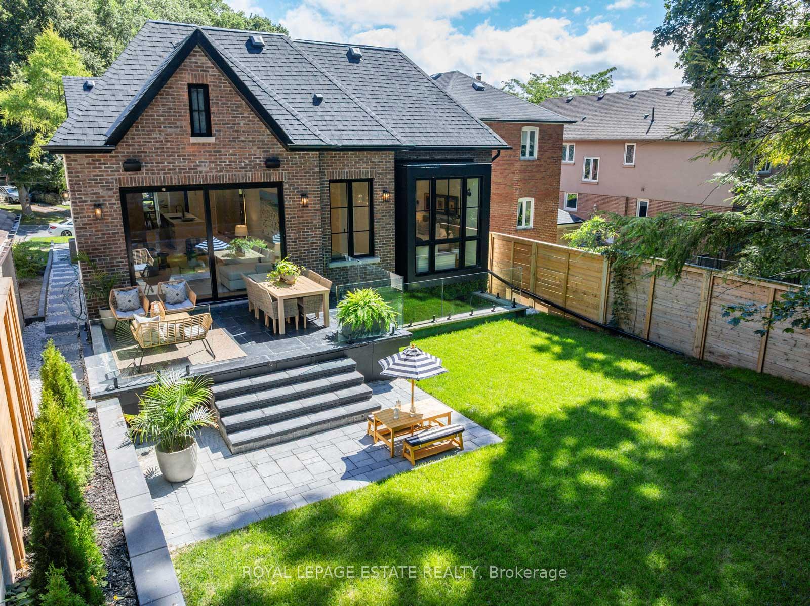 Photo 2 of 21 Glen Davis Crescent, Toronto, East End-Danforth — HOMEH