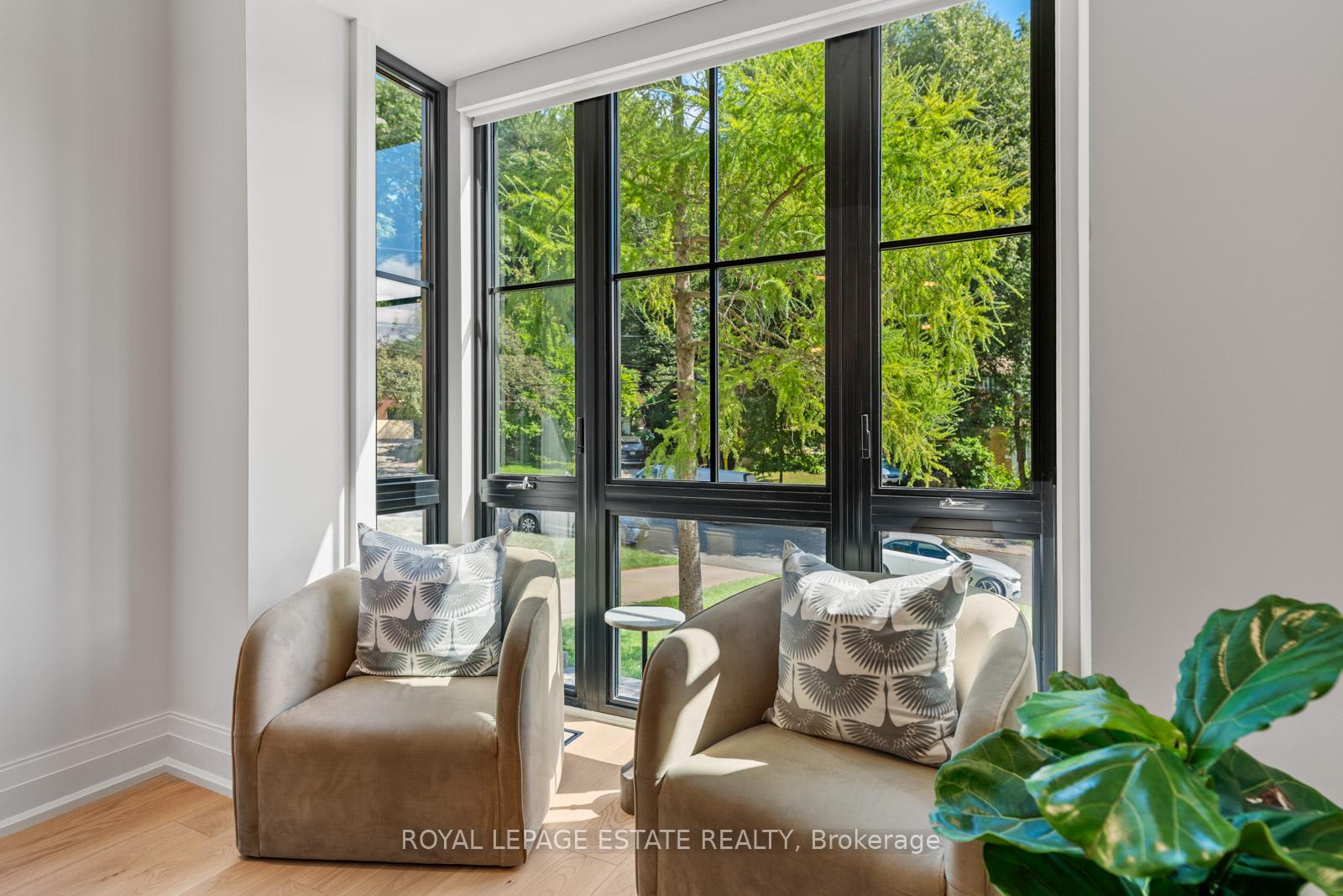 Photo 5 of 21 Glen Davis Crescent, Toronto, East End-Danforth — HOMEH