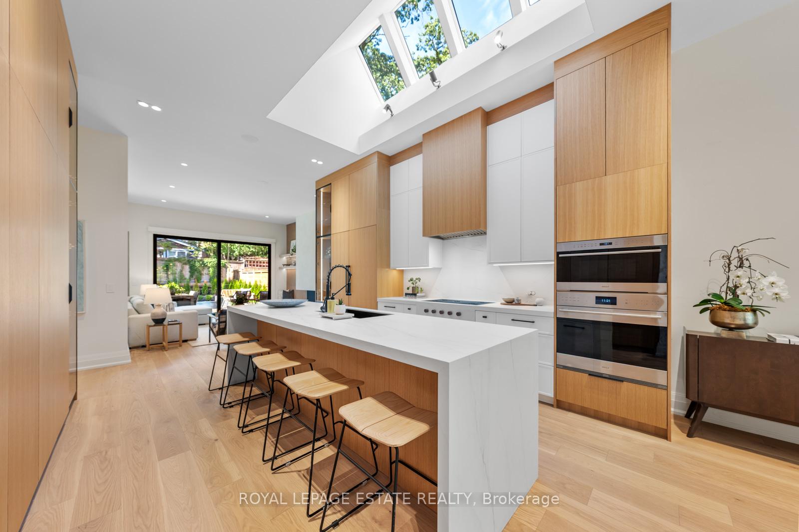 Photo 9 of 21 Glen Davis Crescent, Toronto, East End-Danforth — HOMEH