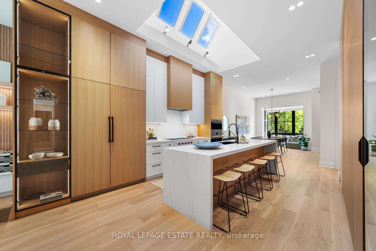 Photo 10 of 21 Glen Davis Crescent, Toronto, East End-Danforth — HOMEH