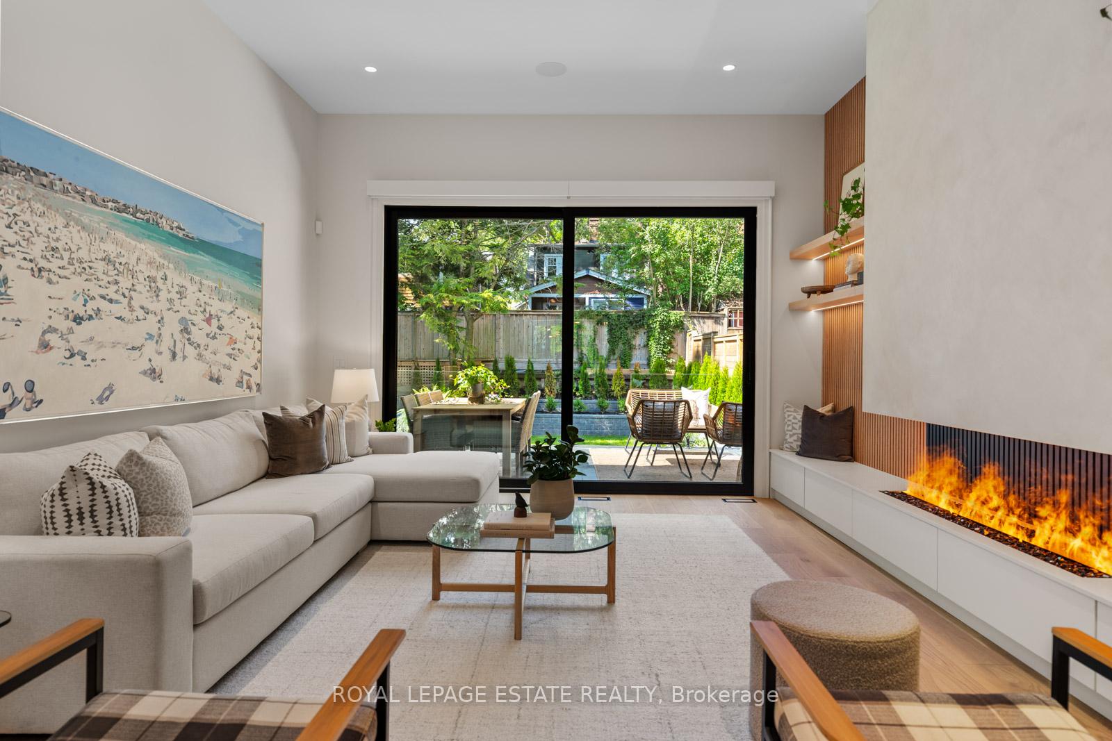 Photo 14 of 21 Glen Davis Crescent, Toronto, East End-Danforth — HOMEH