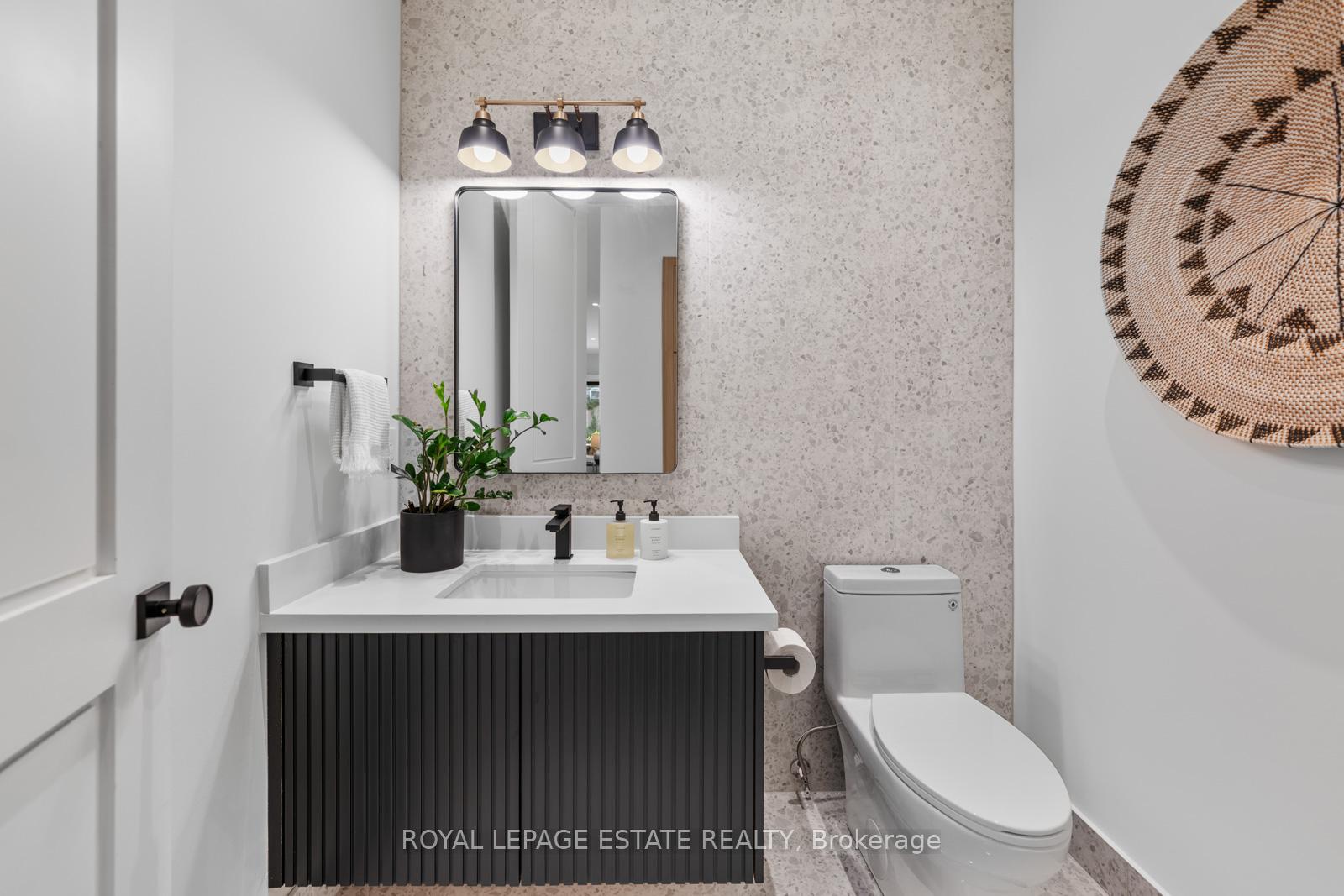 Photo 19 of 21 Glen Davis Crescent, Toronto, East End-Danforth — HOMEH
