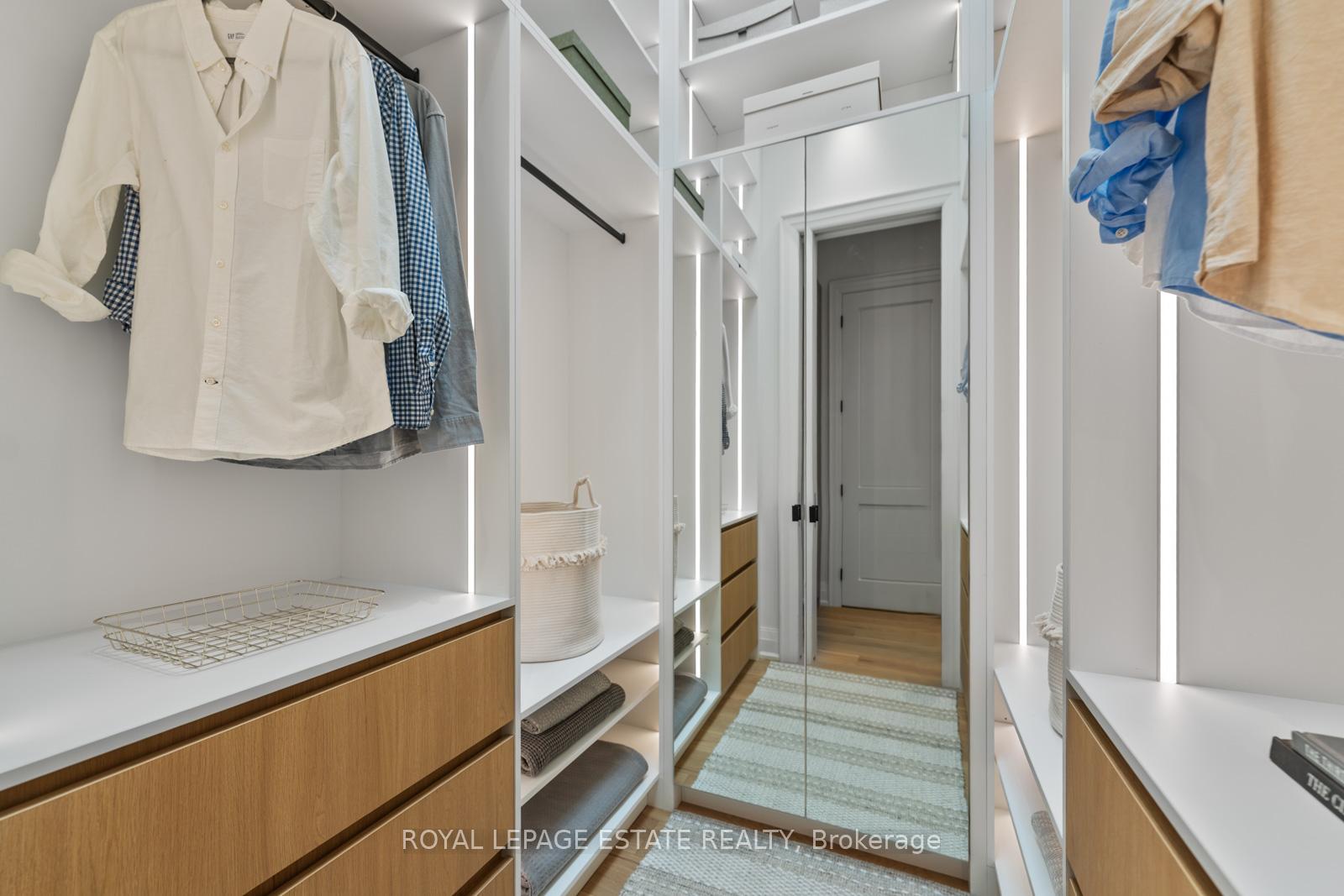 Photo 25 of 21 Glen Davis Crescent, Toronto, East End-Danforth — HOMEH