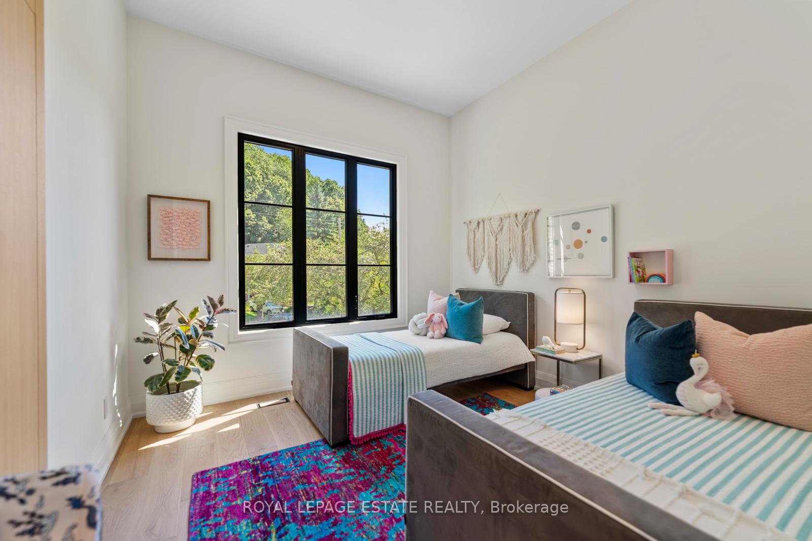 Photo 29 of 21 Glen Davis Crescent, Toronto, East End-Danforth — HOMEH