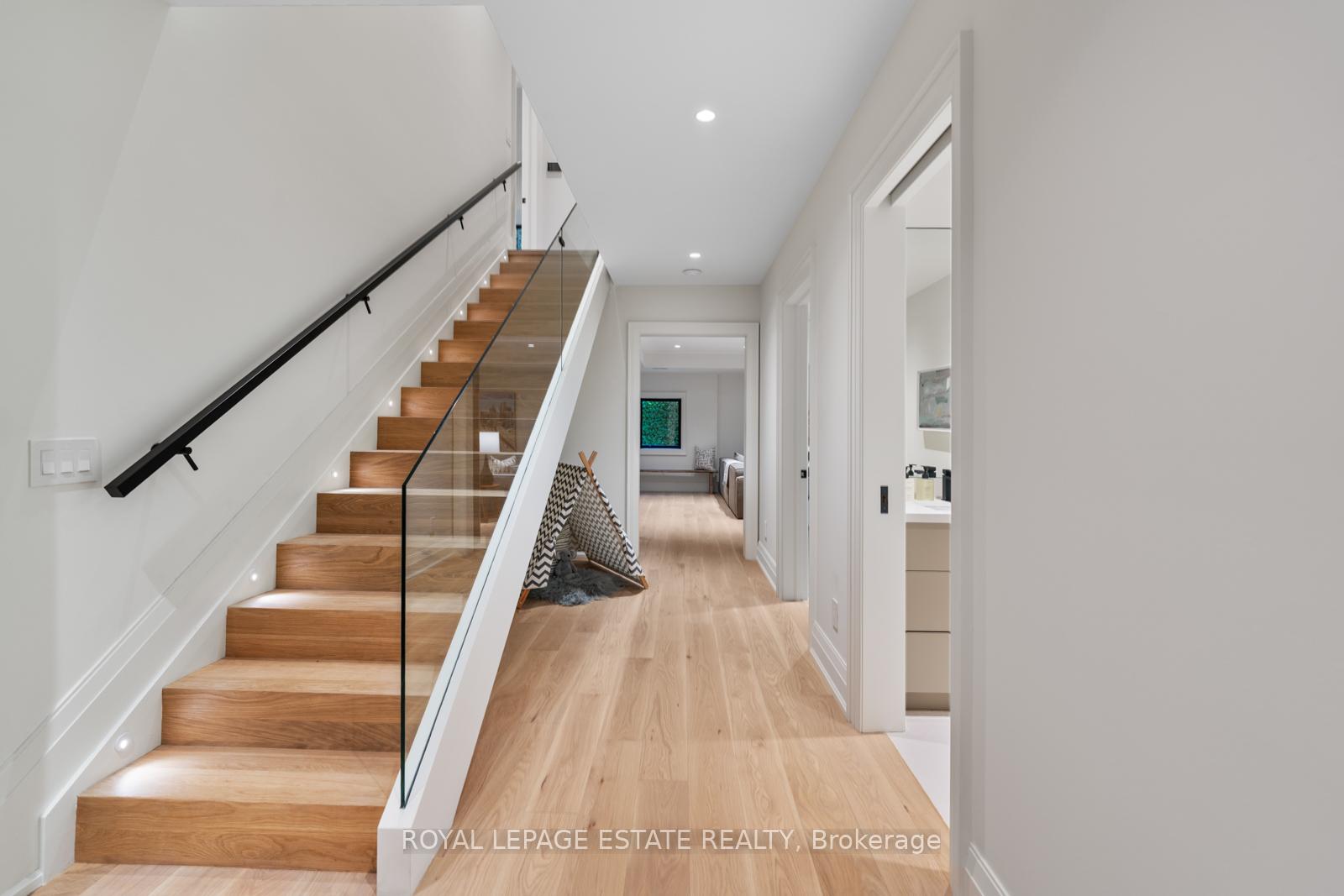 Photo 32 of 21 Glen Davis Crescent, Toronto, East End-Danforth — HOMEH