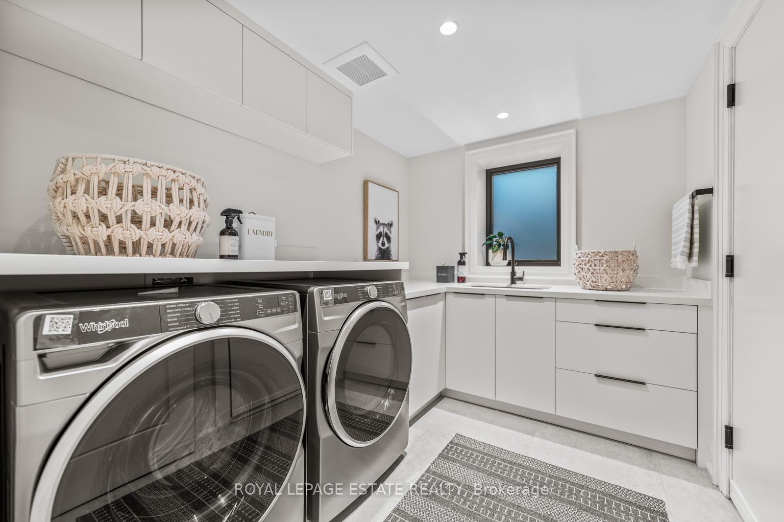 Photo 34 of 21 Glen Davis Crescent, Toronto, East End-Danforth — HOMEH