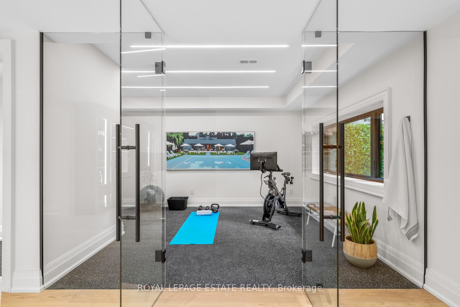 Photo 36 of 21 Glen Davis Crescent, Toronto, East End-Danforth — HOMEH