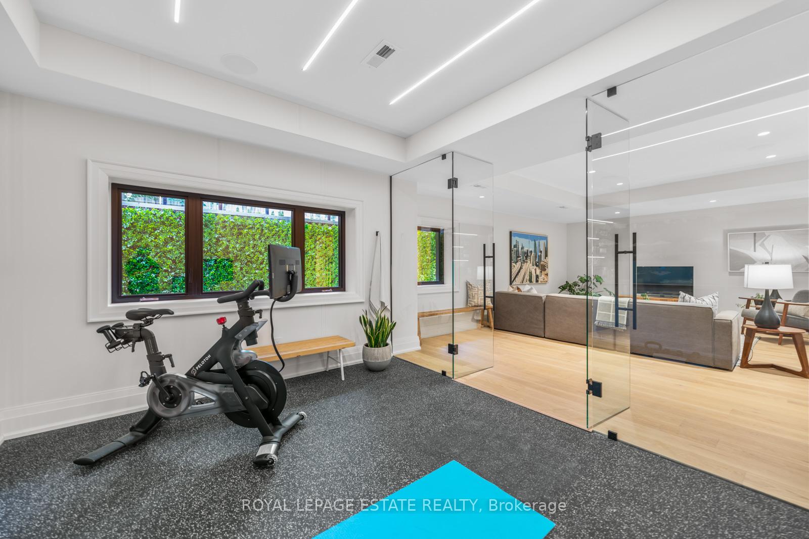 Photo 38 of 21 Glen Davis Crescent, Toronto, East End-Danforth — HOMEH