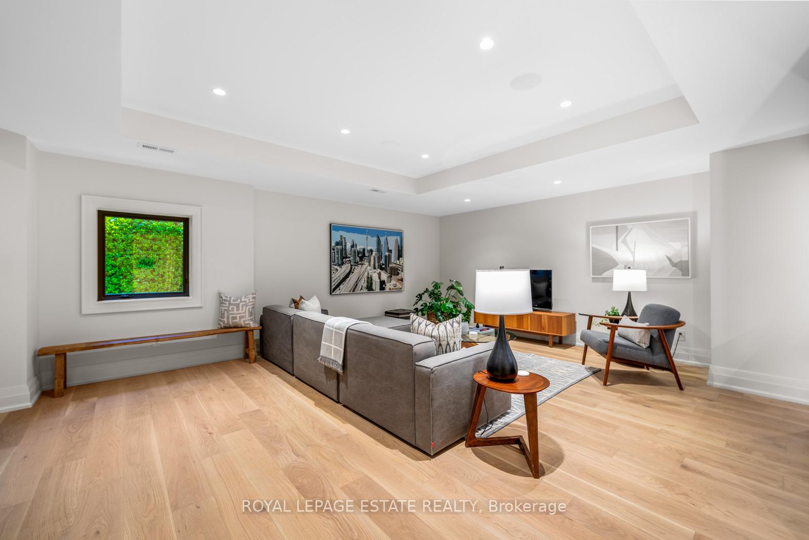 Photo 40 of 21 Glen Davis Crescent, Toronto, East End-Danforth — HOMEH