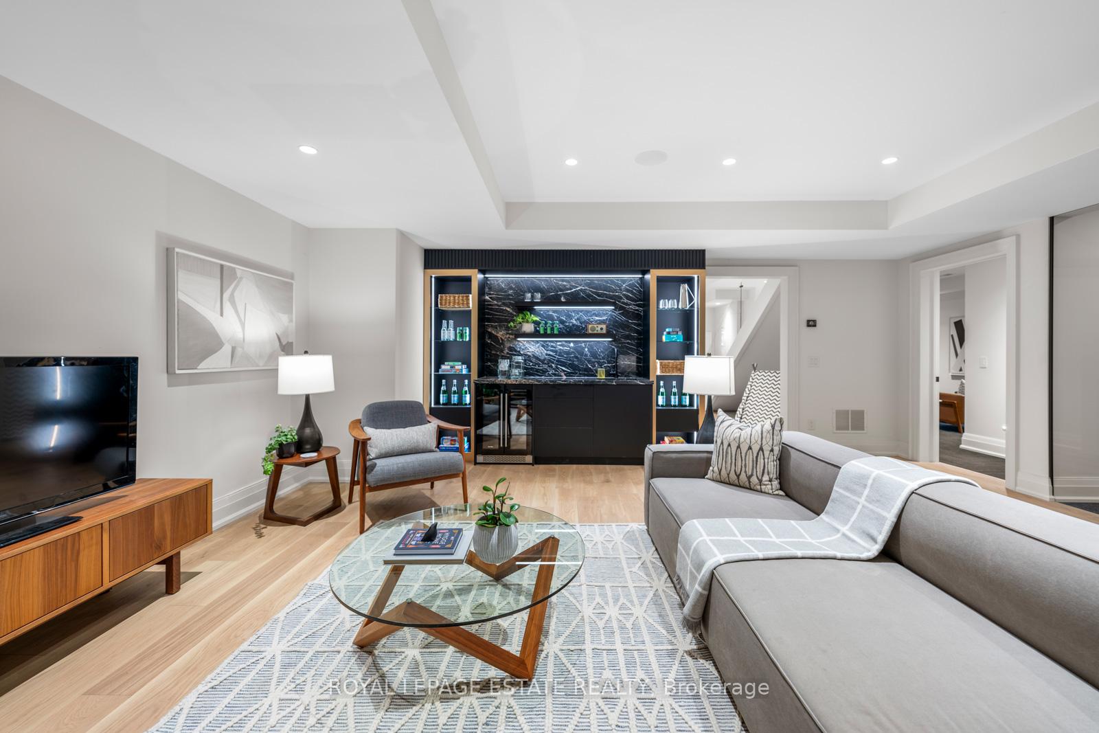 Photo 43 of 21 Glen Davis Crescent, Toronto, East End-Danforth — HOMEH