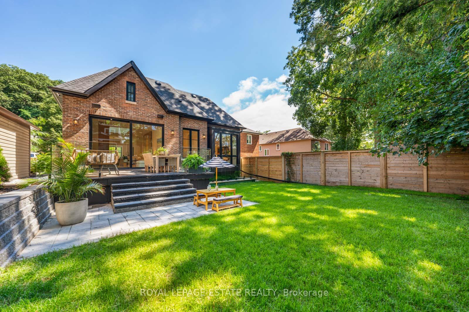 Photo 46 of 21 Glen Davis Crescent, Toronto, East End-Danforth — HOMEH
